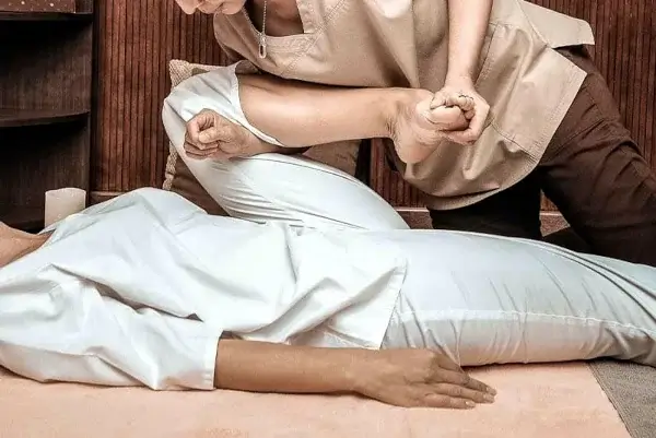 Blog Masaje Thailandés 5 - Primer gran centro de terapias alternativas y Medicina Holística en Barcelona. Atendemos directamente a pacientes y ofrecemos cursos de Medicina Integrativa. Visite nuestro Centro/Escuela o llame al 934 635 572 para mas información.