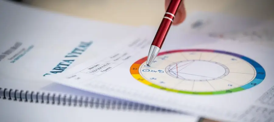 Terapia Carta Natal / Astral - Primer gran centro de terapias alternativas y Medicina Holística en Barcelona. Atendemos directamente a pacientes y ofrecemos cursos de Medicina Integrativa. Visite nuestro Centro/Escuela o llame al 934 635 572 para mas información.