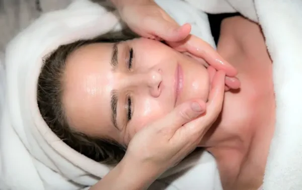 Blog Masaje facial japonés Kobido 4 - Primer gran centro de terapias alternativas y Medicina Holística en Barcelona. Atendemos directamente a pacientes y ofrecemos cursos de Medicina Integrativa. Visite nuestro Centro/Escuela o llame al 934 635 572 para mas información.